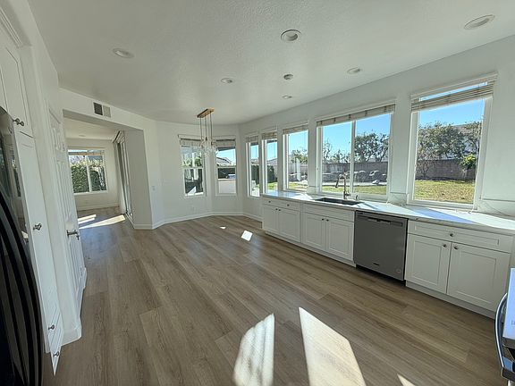 3rd image of 5784 Johnston Pl
