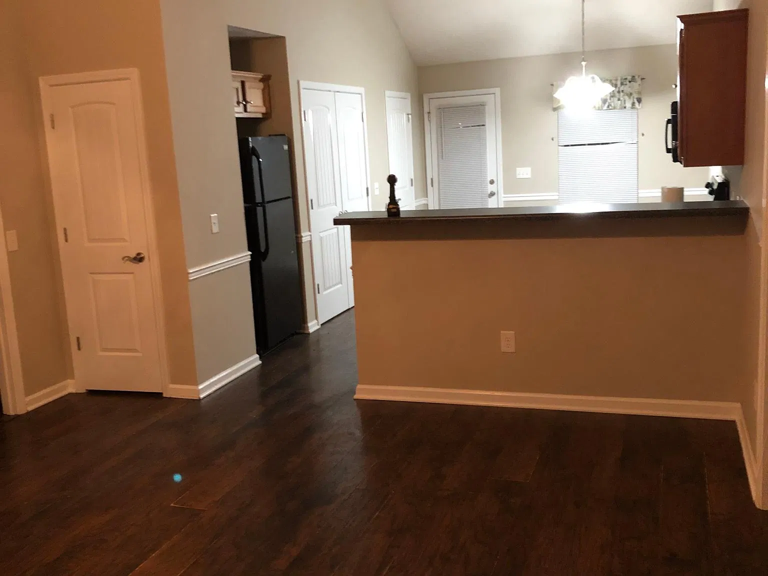 3 bed, 1280 sqft, $1,950 — Photo 2