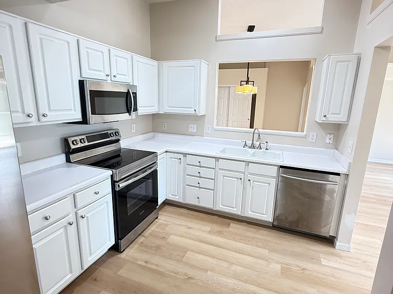 5835 Southwater Dr — Photo 9