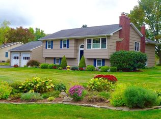 13 Old Farmers Rd, Long Valley, NJ 07853