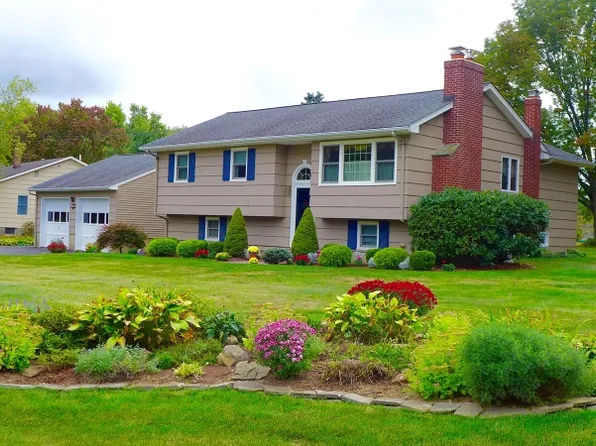 13 Old Farmers Rd, Long Valley, NJ 07853