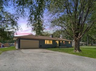 607 W Main St, Mahomet, IL 61853