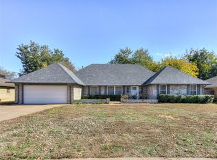 12208 Camelot Dr, Oklahoma City, OK 73120