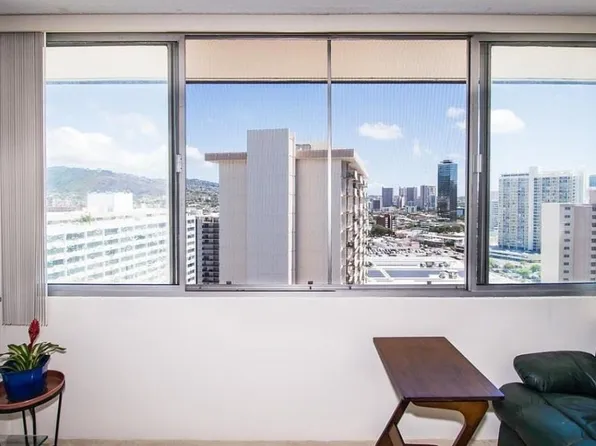 780 Amana St, Honolulu, HI