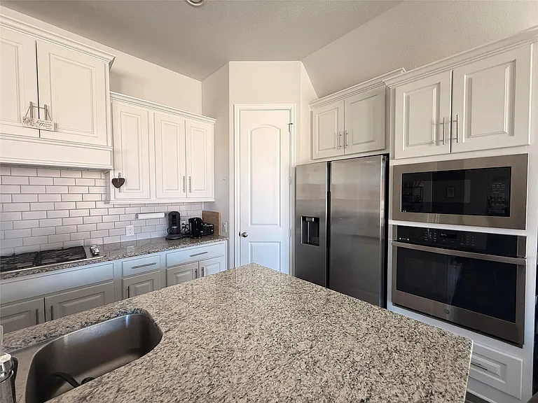 156 Santa Maria St — Photo 12