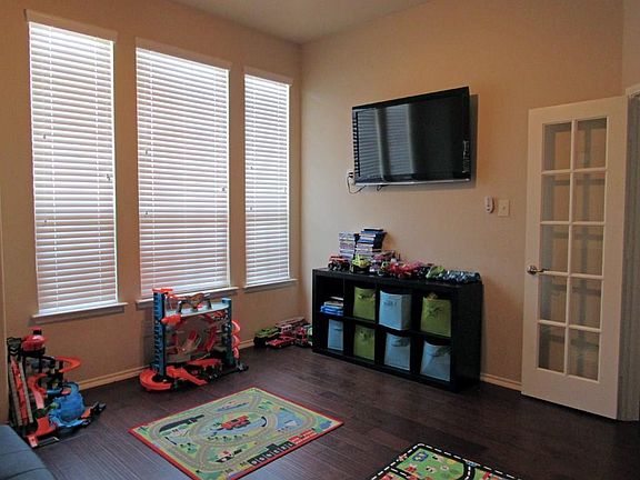 3rd image of 2215 Liriope Ln