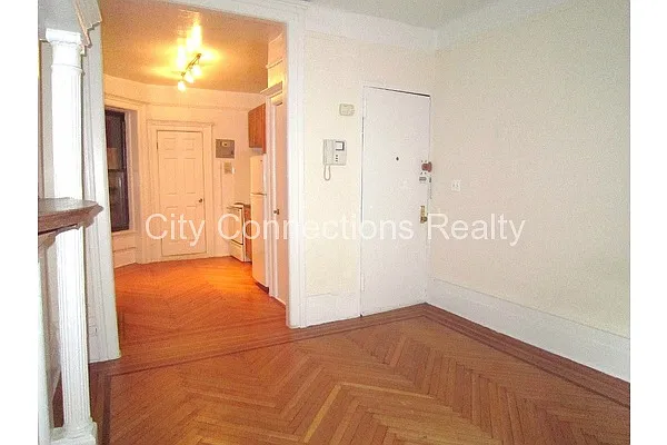 Rented by City Connections Realty | media 36