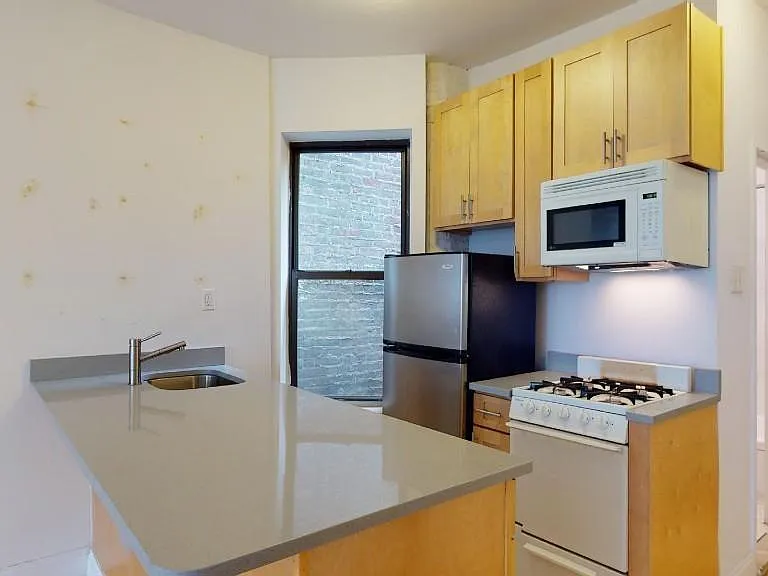 410 E 75th St #4B — Photo 2