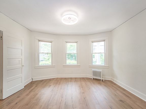 2nd image of 130 Baldwin St Floor 1