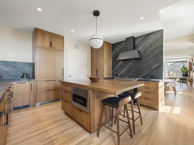 135 W 3rd St #5 — Photo 5
