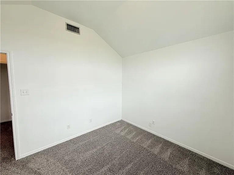 531 Parkfield Ln — Photo 28