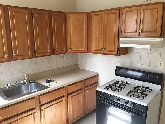 Rented by Metroline Realty | media 21