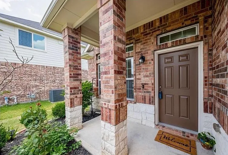 1227 Maple Ace Dr — Photo 2