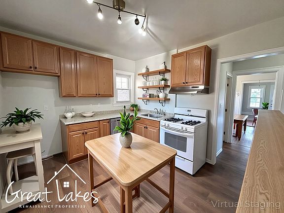 3rd image of 892-894 Gladstone Ave