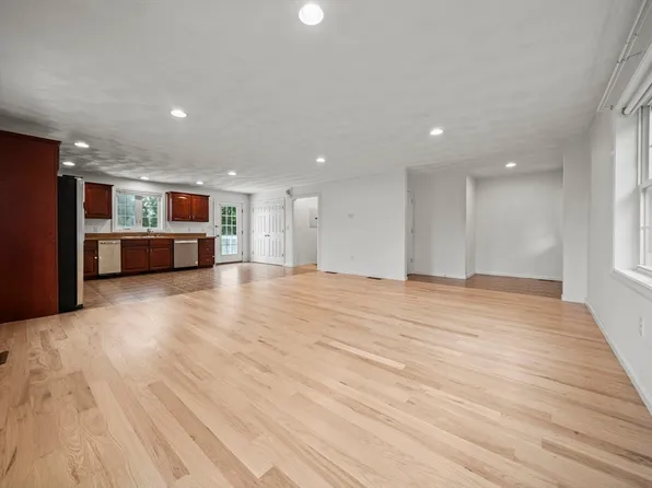 6 Fairlawn Ave, Burlington, MA 01803