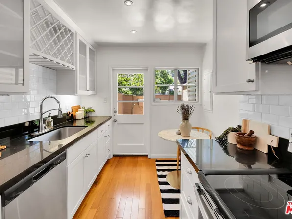5516 Village Grn, Los Angeles, CA 90016