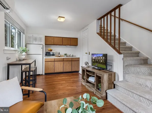 3825 Birchwood Rd #3825, Falls Church, VA 22041