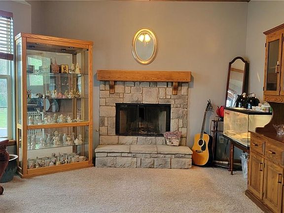 4th image of 870 River Falls Rd