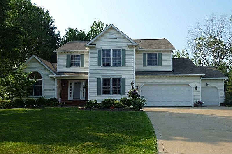 1st image of 7990 Woods Edge Ct
