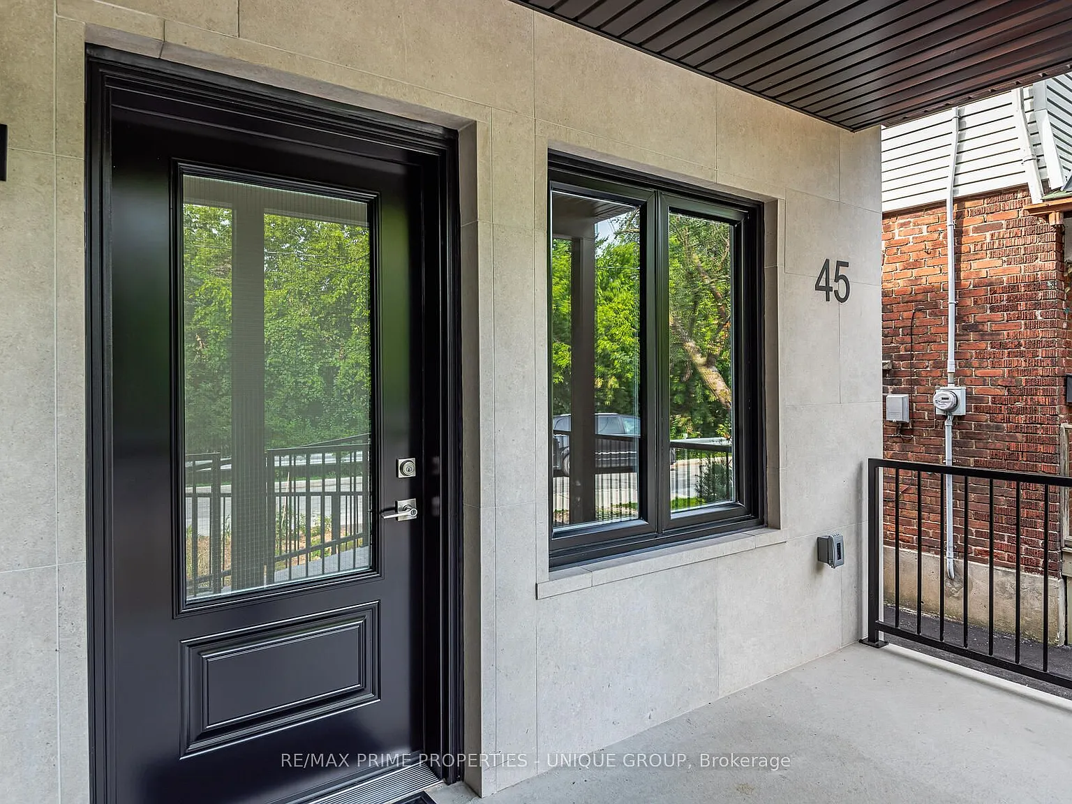45 Astoria Ave — Photo 3