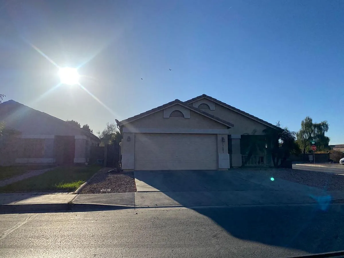 4 Bedroom , 2 Bath, Corner Lot — Photo 1
