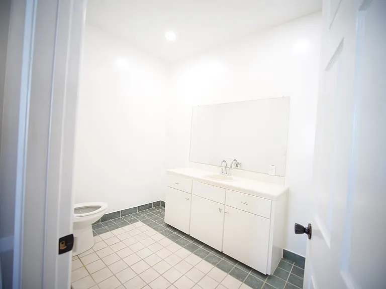 7761 Melrose Ave #2 — Photo 2