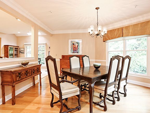 4th image of 29 Club Pointe Dr