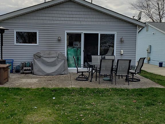 2nd image of 37442 Lakeville St