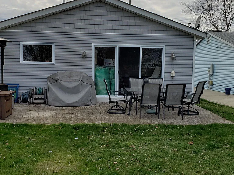 37442 Lakeville St — Photo 2