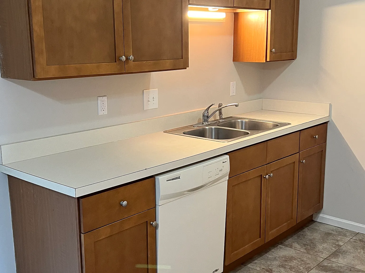 2 bed, 900 sqft, $1,400 — Photo 2