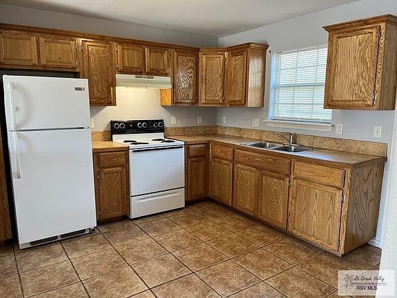 4th image of 702 Sonesta Dr APT F