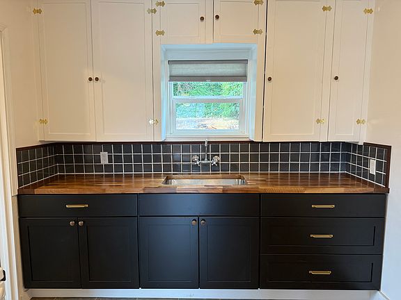 4th image of 339 1/2 Wycoff Ave