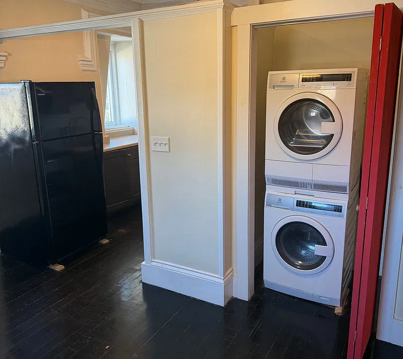 11 Pleasant St