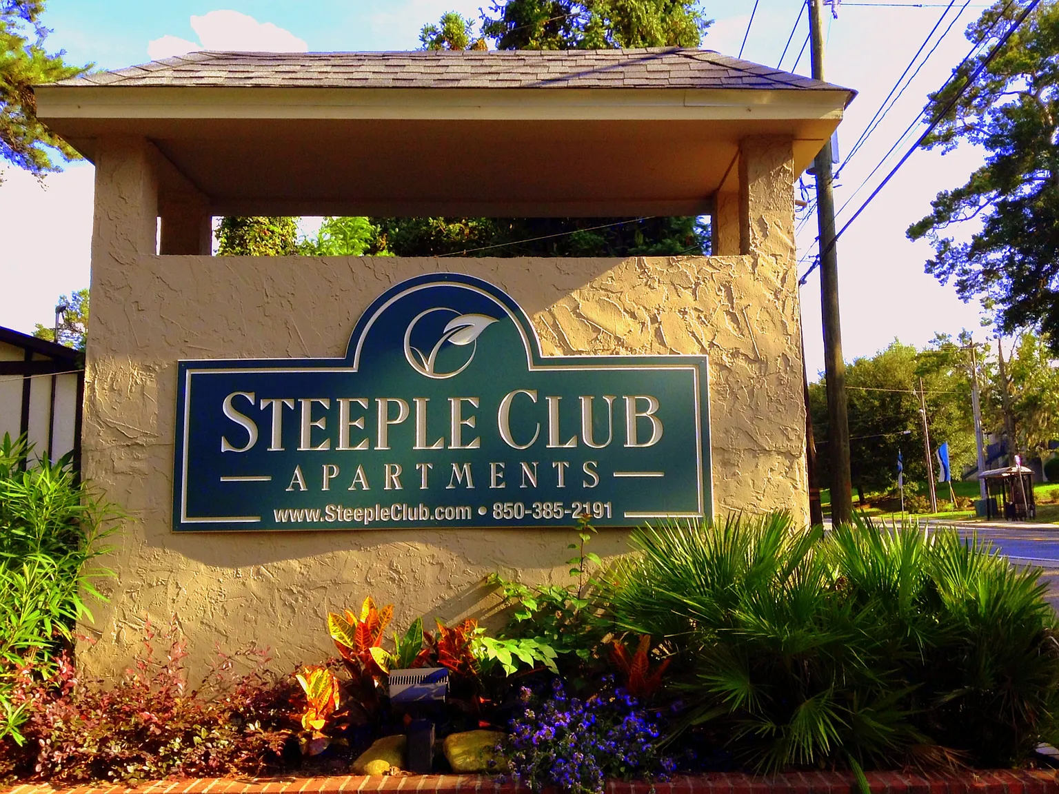 Steeple Club Apartments — Photo 2