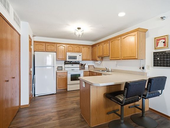 5th image of 651 SE Dovetail Rd #7