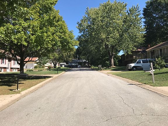 4th image of 520 NW Brett Cir
