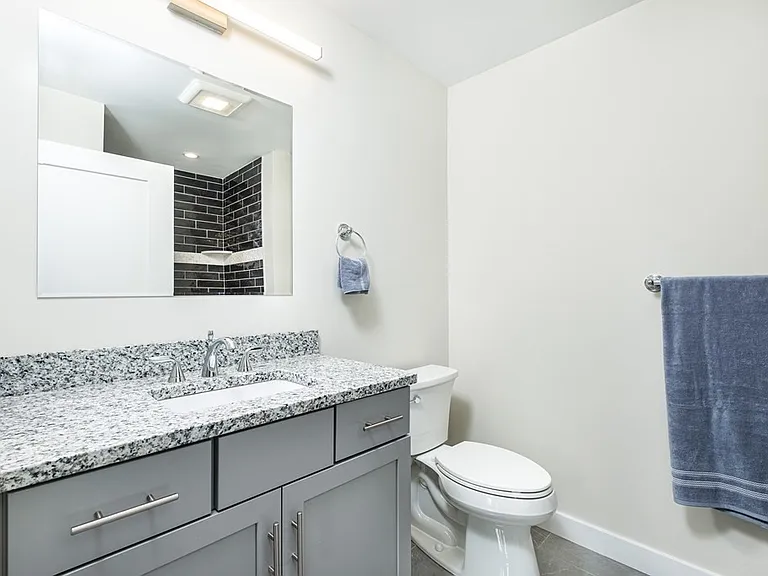 450 American Legion Hwy #304 — Photo 8