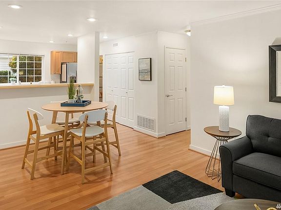 3rd image of 25235 SE Klahanie Blvd APT M101
