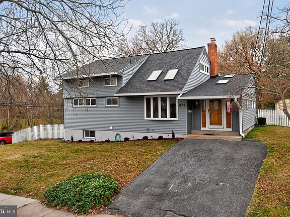 2nd image of 827 Crothers Ln