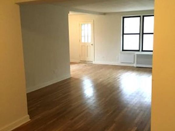 5th image of 5611 94th St APT 6N