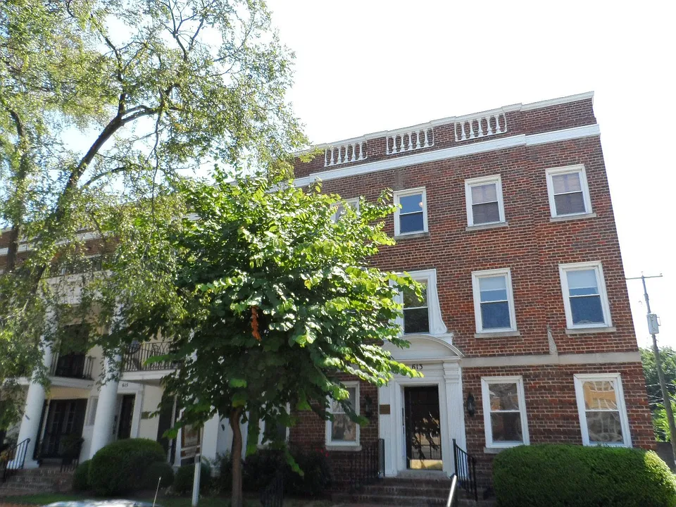 Colonial Low Rise