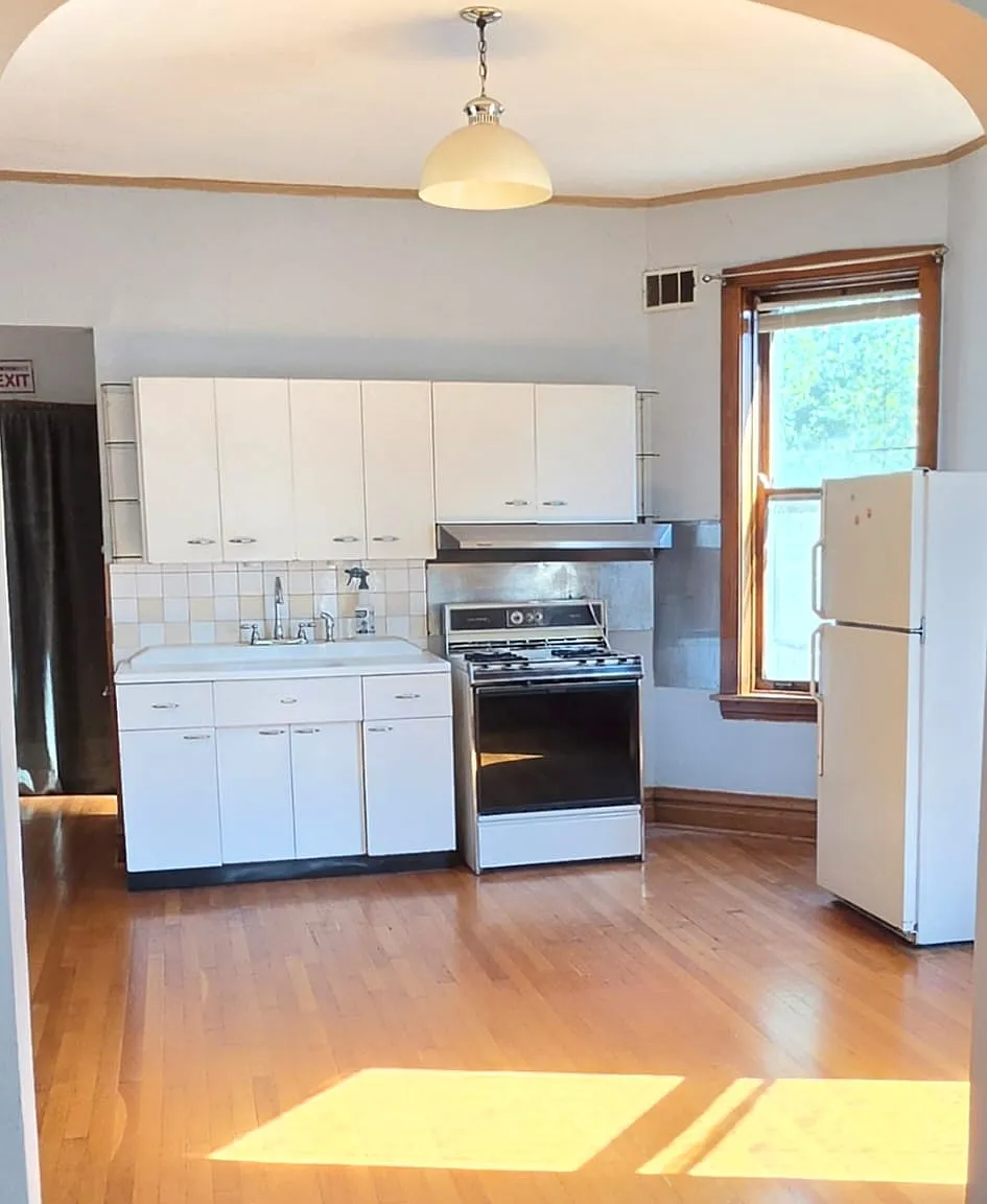 2 bed, 800 sqft, $2,000 — Photo 4