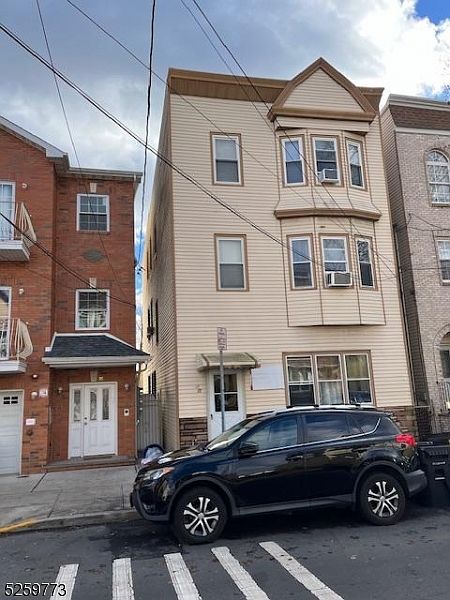 1st image of 93 Ann St #3
