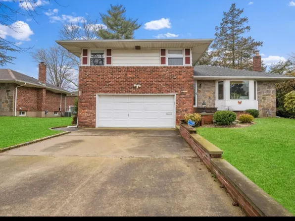 14 Berkley Ln, Syosset, NY 11791