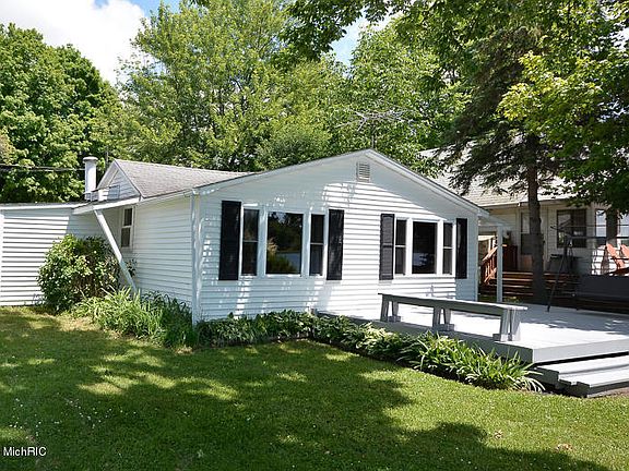 4th image of 22 E Duck Lake Dr