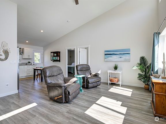 4th image of 248 Otter Court SW