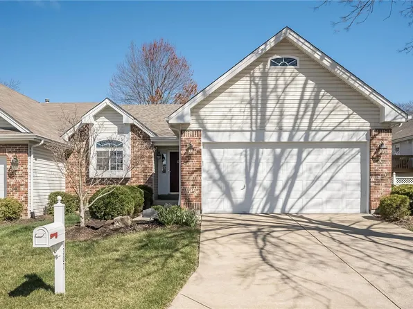 1307 Golden Point Dr, Saint Louis, MO 63146