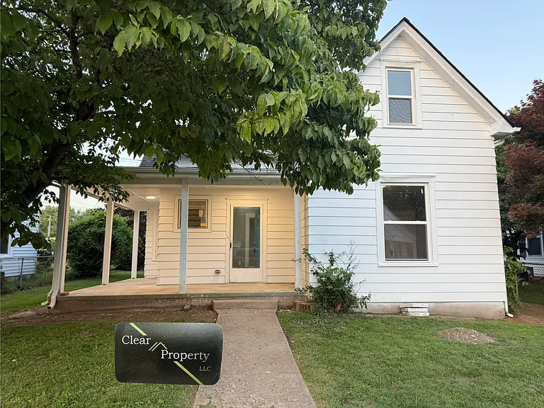 604 Poplar St — Photo 1