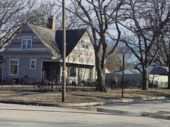 203 S 5th St, Burlington, KS 66839