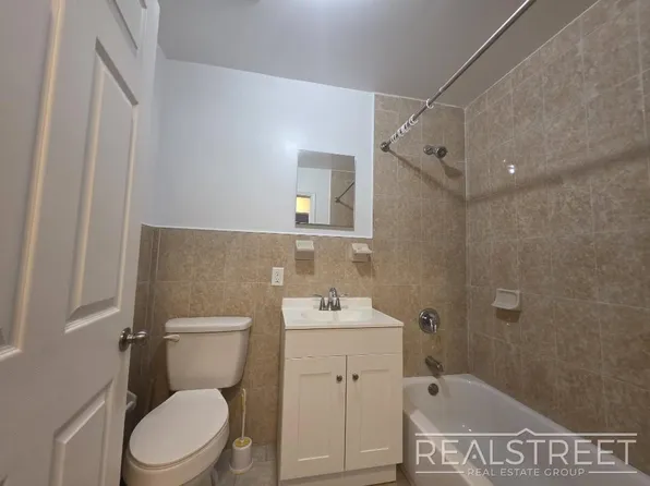 485 Maple Street image 6 of 7